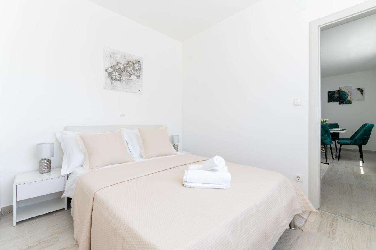Silver Luxury Apartment โตรกีร์ ภายนอก รูปภาพ