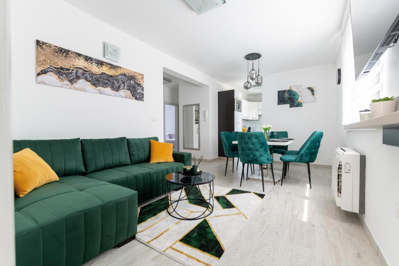 Silver Luxury Apartment โตรกีร์ ภายนอก รูปภาพ