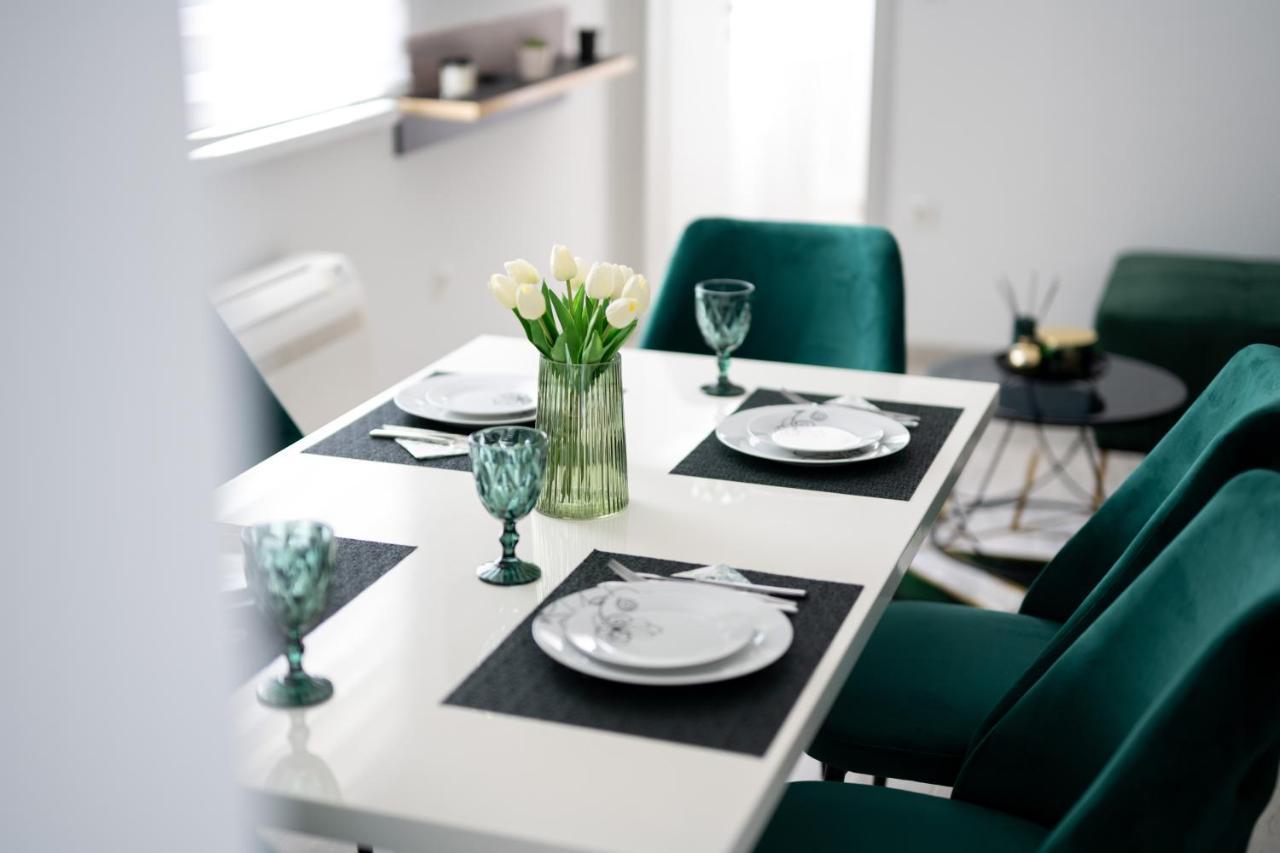 Silver Luxury Apartment โตรกีร์ ภายนอก รูปภาพ