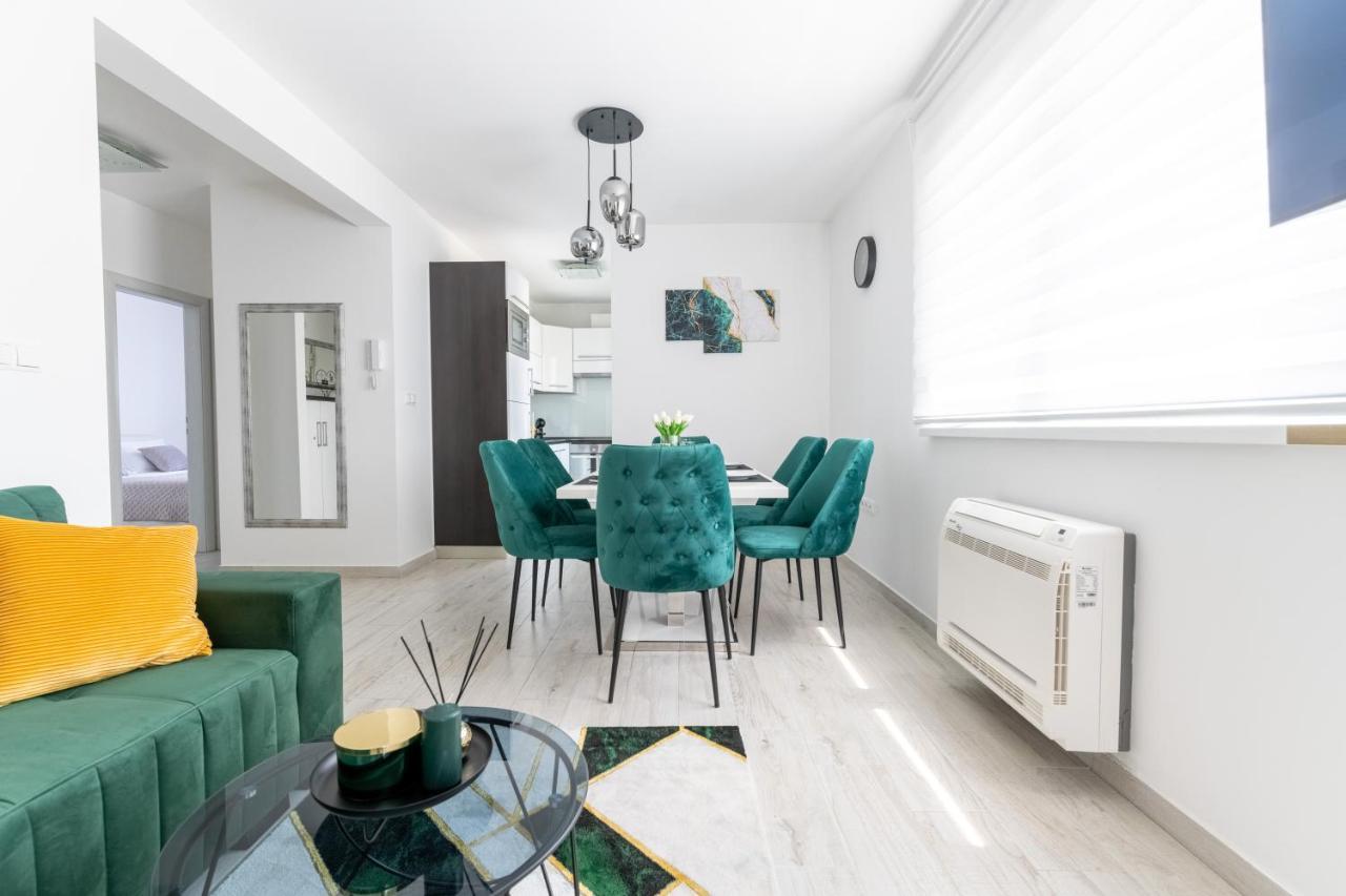 Silver Luxury Apartment โตรกีร์ ภายนอก รูปภาพ