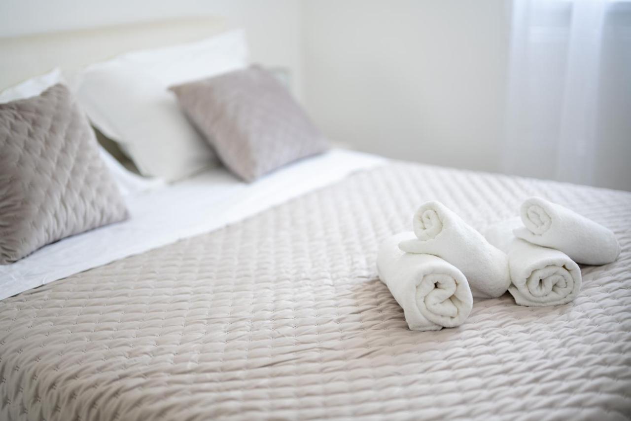 Silver Luxury Apartment โตรกีร์ ภายนอก รูปภาพ