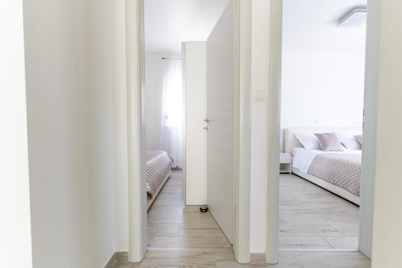 Silver Luxury Apartment โตรกีร์ ภายนอก รูปภาพ