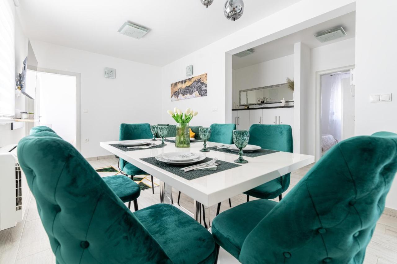 Silver Luxury Apartment โตรกีร์ ภายนอก รูปภาพ